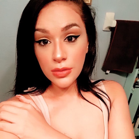 Meet your Posher, Debbie - Picture 1 of 1